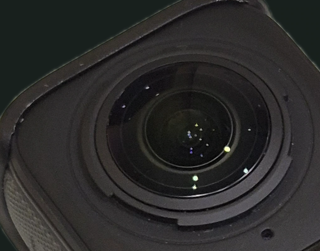 La superficie de la lente de Insta360 X4