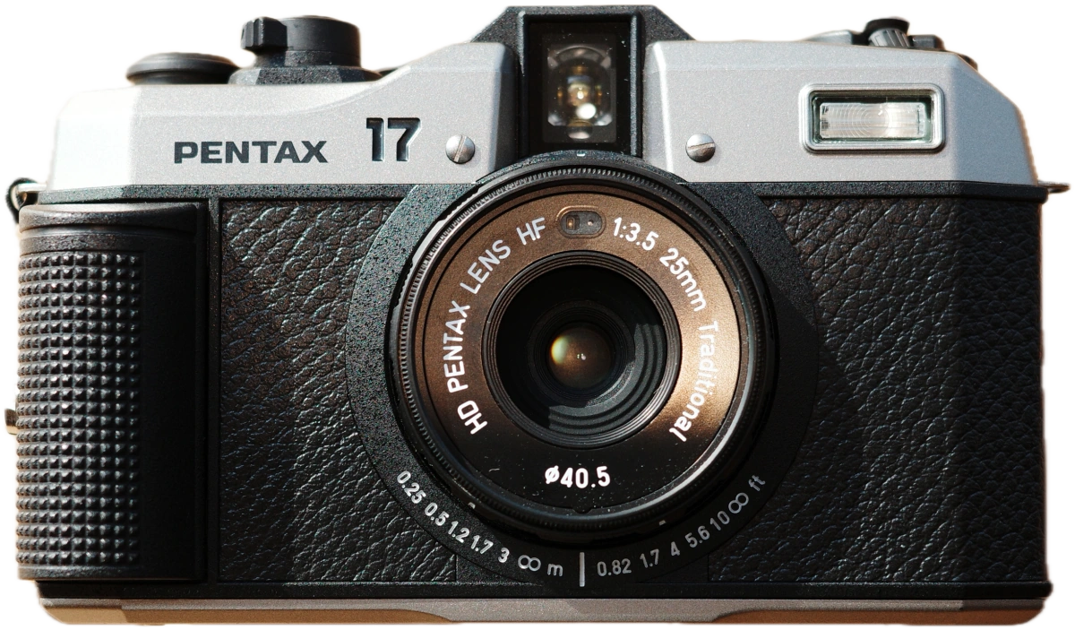 Pentax 17 plata y negra, óptica fija HD PENTAX 25mm F3.5