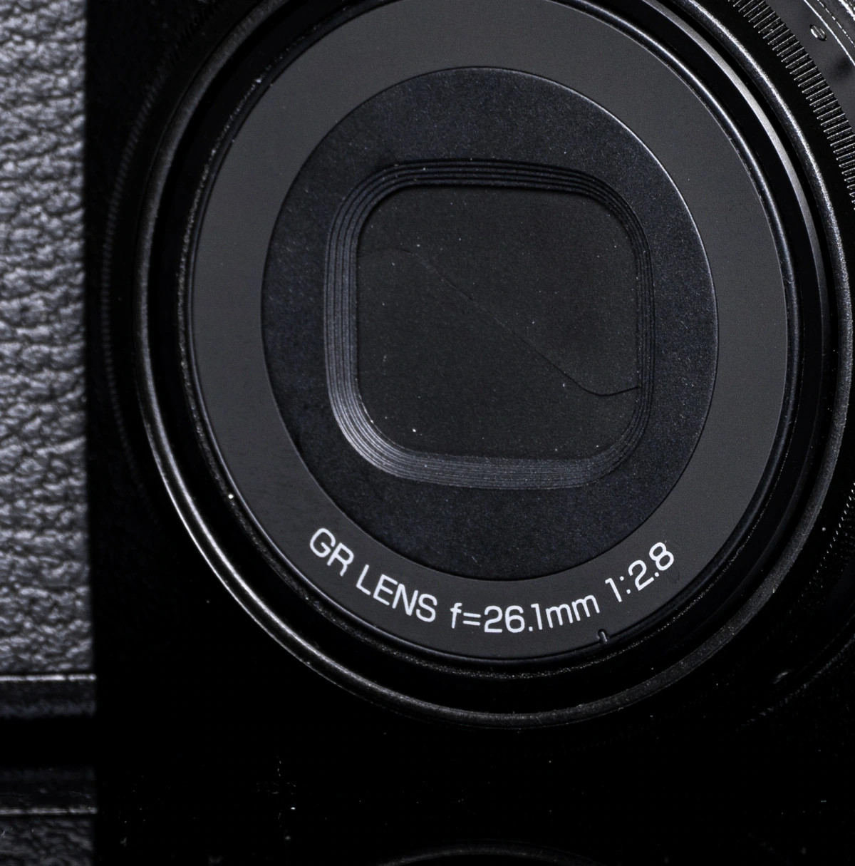 La óptica integrada de Ricoh GR IIIx