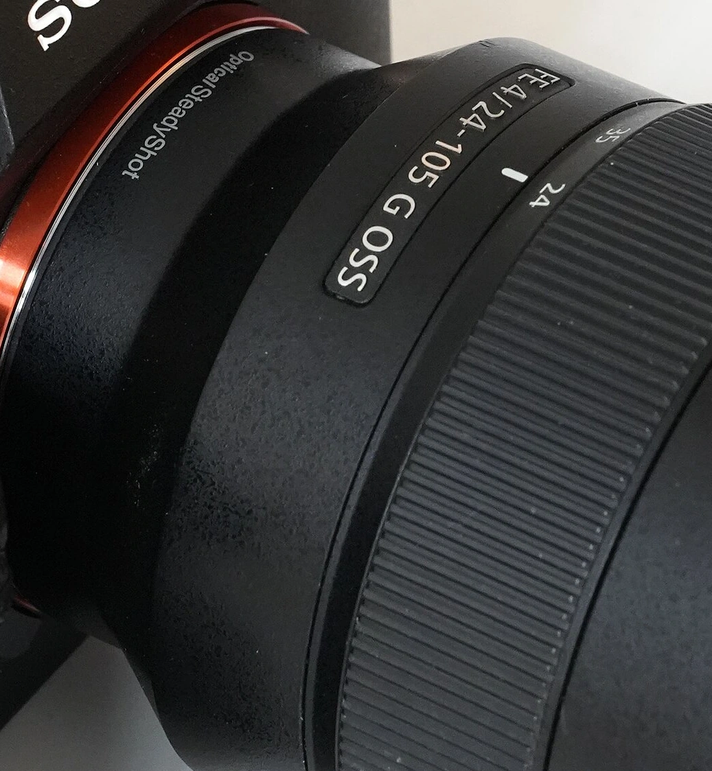 La lectura de la óptica de Sony Alpha 7 IV