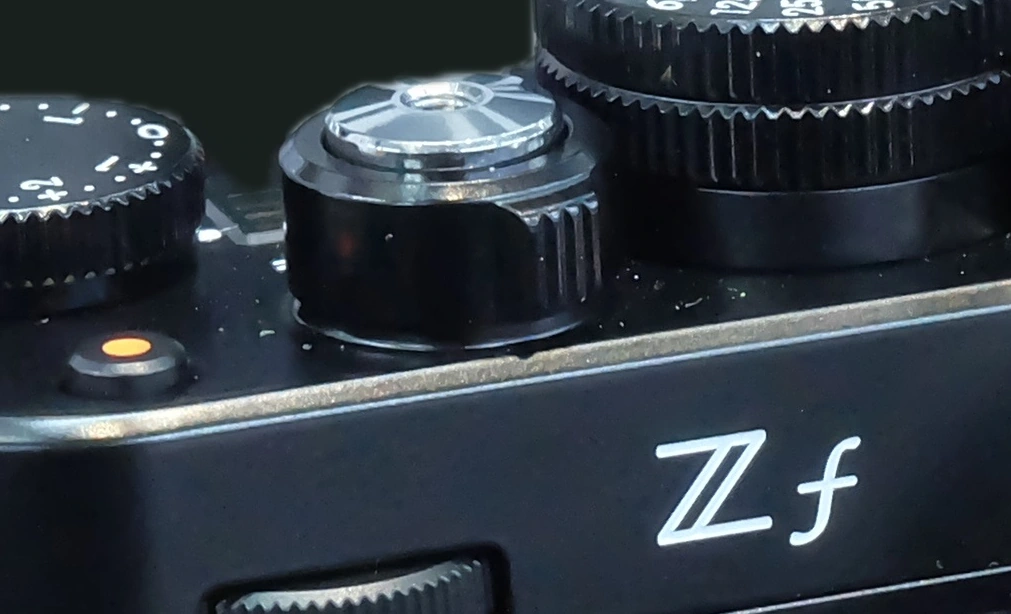 La firma Z f de Nikon Z f
